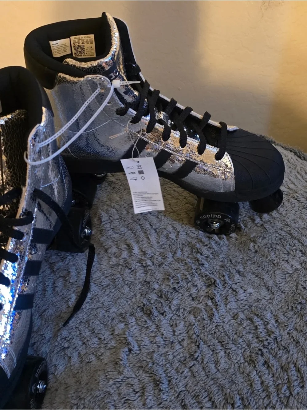 adidas Mens Silver Sequin High-Top Sneakers Skates with Black Accents
